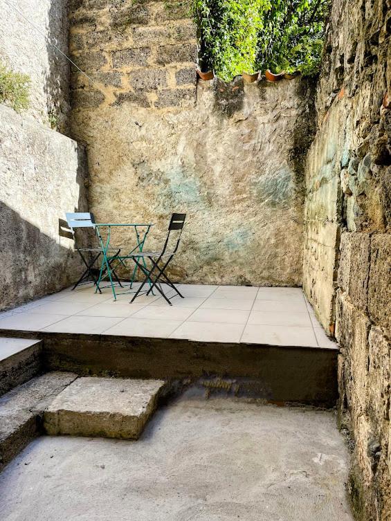Le Cosy - T2 Avec Petite Cour Dans Centre Historique De Nerac Apartman Kültér fotó